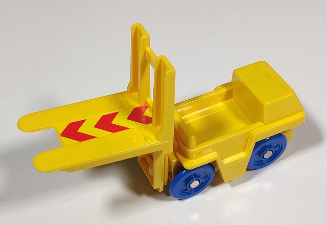 1993 car forklift north_america tomy tomytrain toy tt_great_freight_train_set // 1810x1245 // 483KB