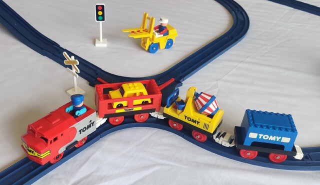 1993 car container doll mixer north_america power_car rail set sign tomy tomytrain toy train tt_great_freight_train_set // 2711x1569 // 1.2MB
