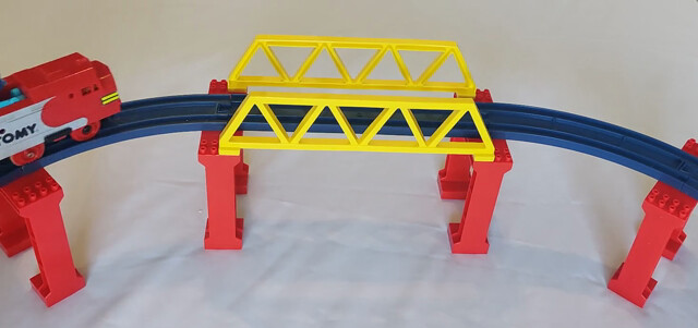 1993 accessory bridge doll mixer north_america rail tomy tomytrain toy train tt_great_freight_train_set video // 1466x690, 6.6s // 1.8MB