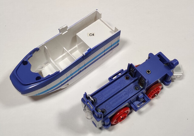 1994 battery_compartment chassis europe hi-speed_express power_car production_sticker tomy tomytrain toy train tt_tomytrain_2_(1994) // 2229x1568 // 842KB