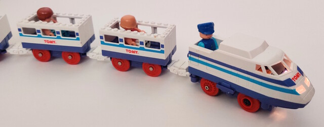 1994 doll europe hi-speed_express power_car tomy tomytrain toy train tt_tomytrain_2_(1994) // 3191x1257 // 1.3MB