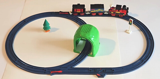 1995 north_america power_car set tomy tomytrain toy train tt_tunnel_sound_train_set video // 1564x780, 14.8s // 2.5MB