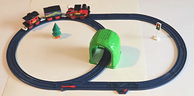 1995 north_america power_car set tomy tomytrain toy train tt_tunnel_sound_train_set video // 1564x780, 27.6s // 4.8MB