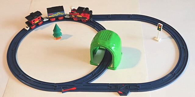 1995 north_america power_car set tomy tomytrain toy train tt_tunnel_sound_train_set video // 1564x780, 8.9s // 1.8MB