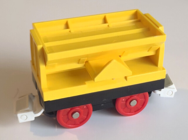 europe log_car north_america tomy tomytrain toy train // 2720x2031 // 931KB