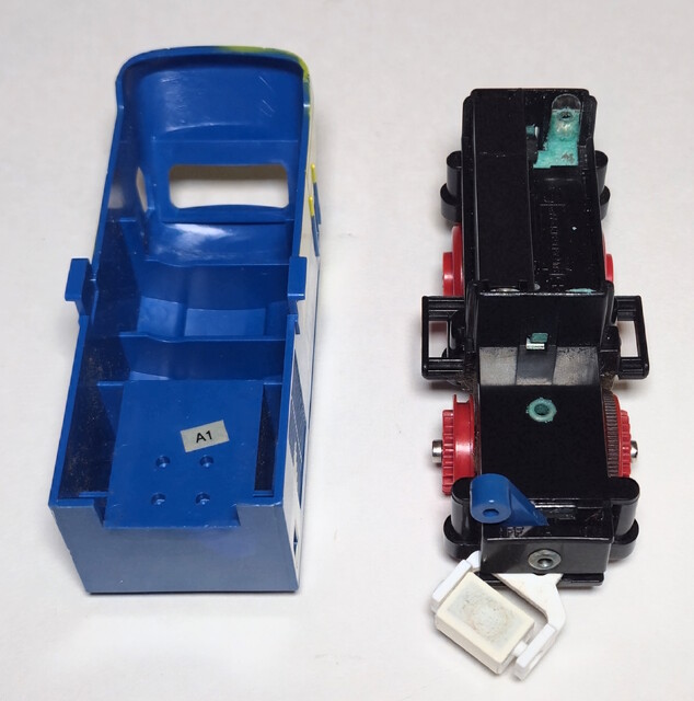 1991 battery_compartment chassis europe power_car production_sticker tomy tomytrain toy train tt_inter-city // 2461x2485 // 1.3MB