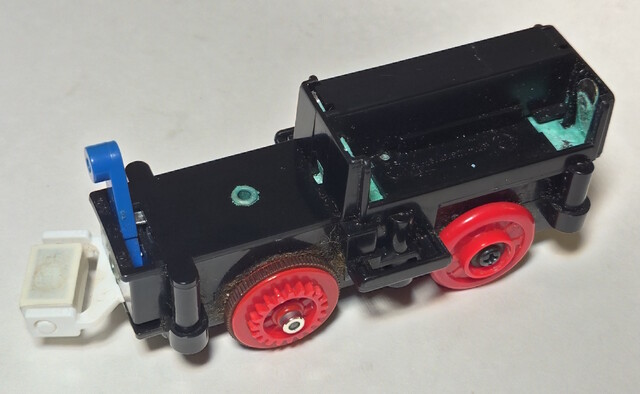 1991 battery_compartment chassis disassembly europe power_car repair tomy tomytrain toy train tt_inter-city // 3331x2052 // 1.4MB
