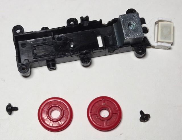 chassis disassembly repair tomy tomytrain wheel // 3105x2396 // 1.8MB
