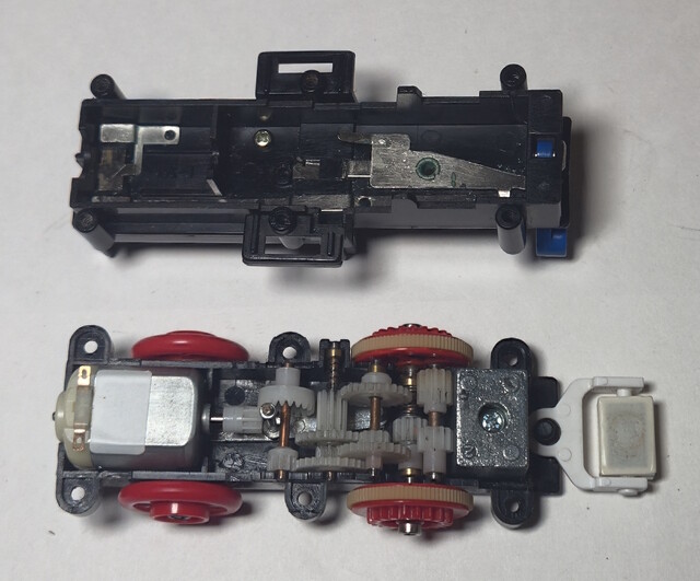 gearbox repair tomy tomytrain // 2967x2464 // 1.9MB