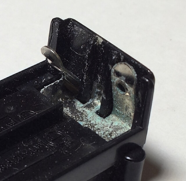 battery_compartment repair tomy tomytrain // 1860x1815 // 782KB