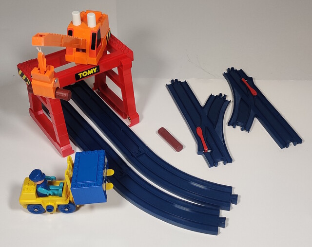 1990 accessory container crane curve_rail doll forklift log rail straight_rail tomy tomytrain toy turnout_rail // 2111x1676 // 923KB