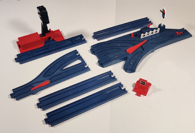 1990 automatic_point_rail buffer rail signal singledouble_point_rail stop_rail straight_rail tomy tomytrain toy // 2434x1661 // 1.0MB