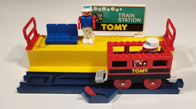 1990 accessory doll north_america rail station stop_rail tomy tomytrain toy train // 2788x1553 // 1.1MB