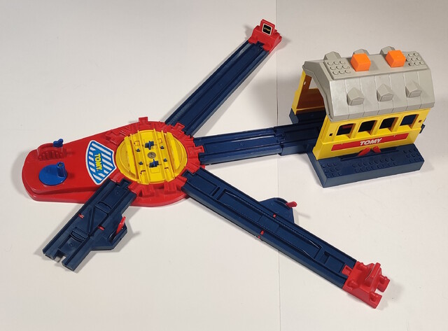 1991 accessory buffer europe half_straight_rail rail reverse_rail shed stop_rail straight_rail tomy tomytrain toy turntable // 2434x1800 // 1.0MB