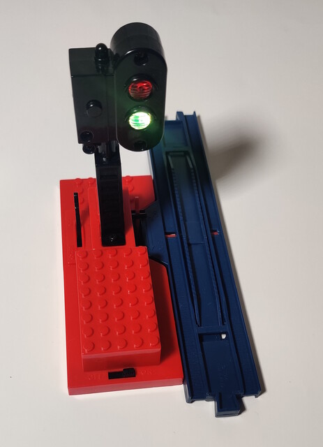 accessory europe north_america rail signal stop_rail tomy tomytrain toy // 1824x2520 // 1012KB
