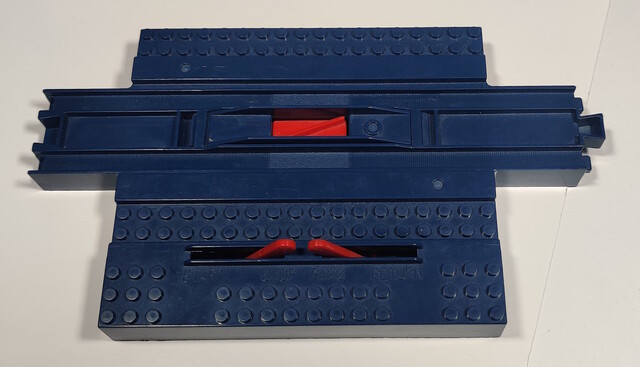 component rail shed tomy tomytrain // 2521x1447 // 958KB