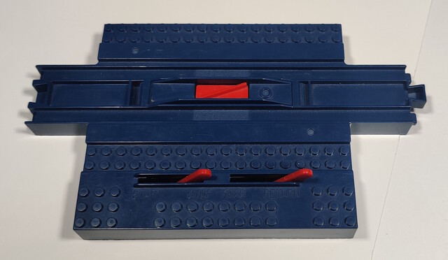 component rail shed tomy tomytrain // 2536x1474 // 933KB