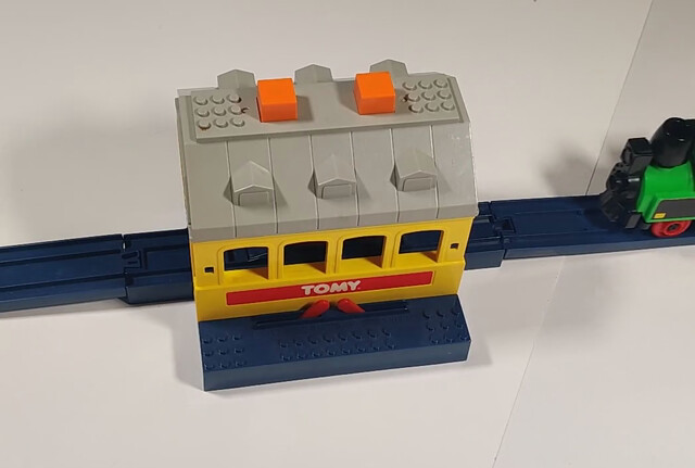 power_car reversing shed tomy tomytrain toy train video // 1048x706, 7.4s // 932KB