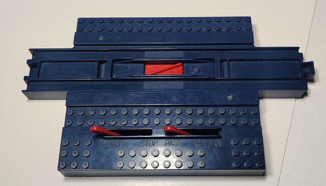 component rail shed tomy tomytrain toy // 2501x1429 // 1.1MB
