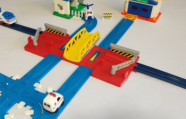1994 accessory bridge europe fun_runs_world rail road tomy tomytrain toy train video // 1382x886, 9.5s // 2.8MB