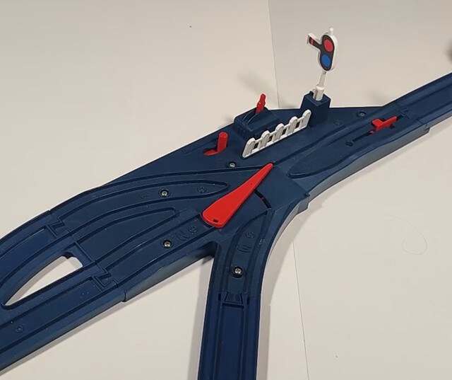 automatic_point_rail doll europe rail signal tomy tomytrain toy train video // 812x682, 4.9s // 647KB