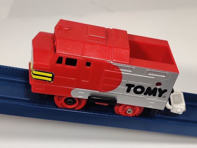power_car rail slope_rail tomy tomytrain toy train // 2118x1590 // 812KB