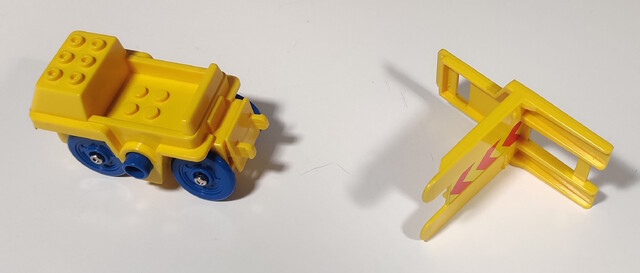 1988 car forklift north_america tomy tomytrain toy tt_tomytrain_3 // 2427x1036 // 531KB