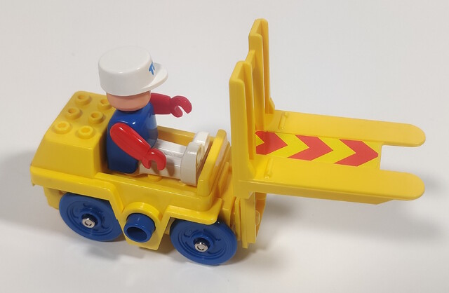1988 car doll forklift north_america tomy tomytrain toy tt_tomytrain_3 // 2243x1466 // 693KB