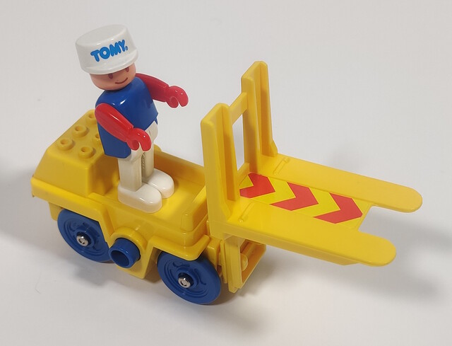 1988 car doll forklift north_america tomy tomytrain toy tt_tomytrain_3 // 1775x1357 // 460KB