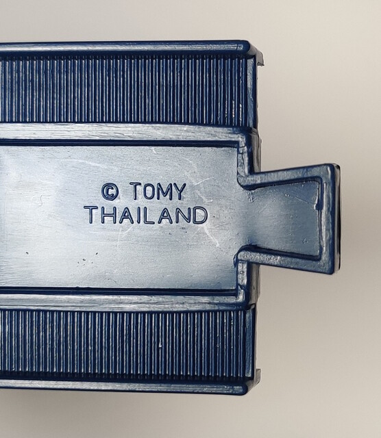 1988 molding_mark north_america rail stop_rail tomy tomytrain tt_tomytrain_3 // 1148x1322 // 552KB