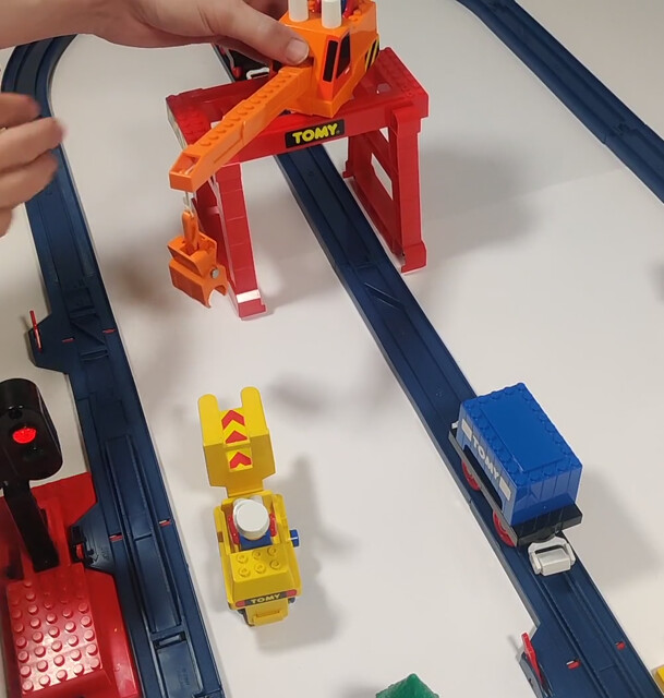 1988 accessory car crane doll forklift north_america rail set tomy tomytrain toy train tt_tomytrain_3 video // 1002x1052, 36.6s // 10MB