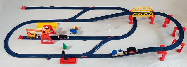 1988 accessory bridge crane doll north_america rail set tomy tomytrain toy train tt_tomytrain_3 // 1912x688 // 813KB