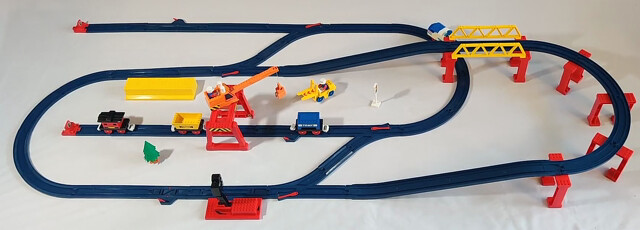 1988 accessory bridge crane doll north_america rail set tomy tomytrain toy train tt_tomytrain_3 video // 1674x602, 18s // 3.5MB