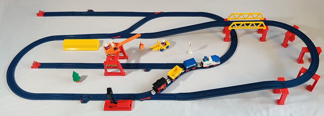 1988 accessory bridge crane doll north_america rail set tomy tomytrain toy train tt_tomytrain_3 video // 1674x602, 20.6s // 3.9MB