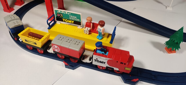 1988 station tomy tomytrain toy train tt_tomytrain_2 // 4000x1824 // 1.5MB