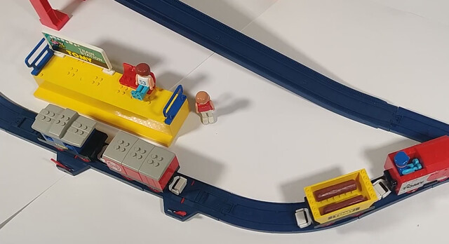 1988 doll north_america rail set tomy tomytrain toy train tt_tomytrain_2 video // 1190x648, 8.2s // 1.4MB