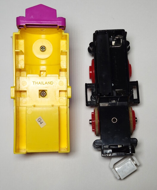 battery_compartment chassis date_code europe power_car tomy tomytrain toy train tt_euro_park // 2518x3051 // 1.5MB