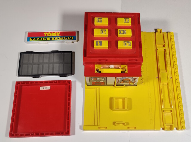 1992 accessory date_code europe panel_station station tomy tomytrain toy tt_station_announcer // 2397x1788 // 858KB