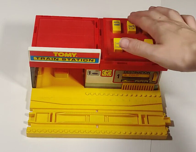 1992 accessory europe panel_station station tomy tomytrain toy tt_station_announcer video // 856x664, 4.7s // 517KB