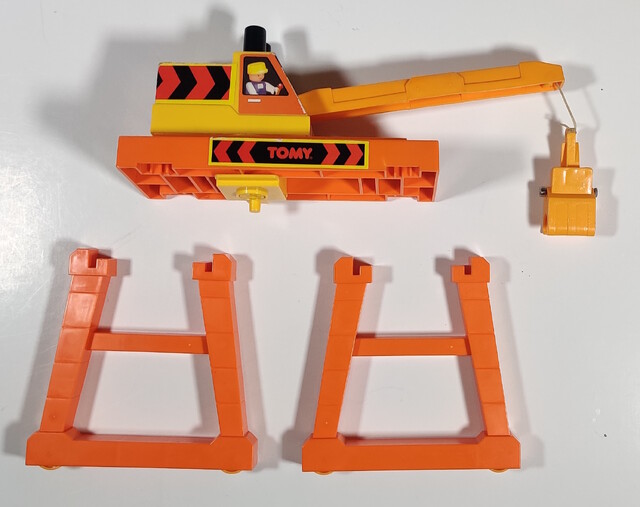 1996 accessory component crane tomy tomytrain toy tt_busy_freight_set uk // 2024x1604 // 593KB