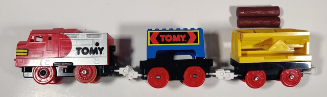 1996 container log log_car power_car tomy tomytrain toy train tt_busy_freight_set uk // 3509x1044 // 955KB